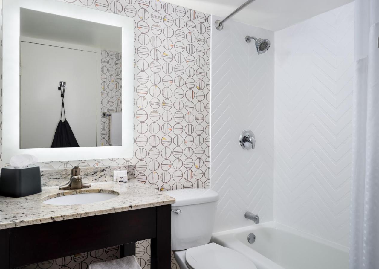 Holiday Inn Boston - Dedham Hotel & Conference Center By Ihg Bagian luar foto